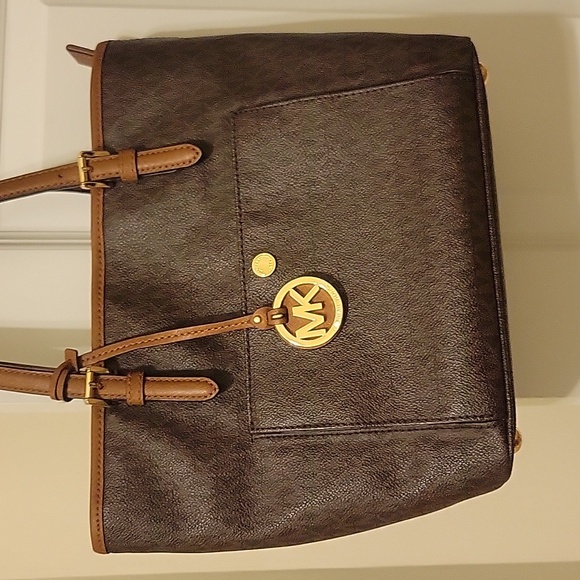 Michael Kors Medium Jet Set Tote - Picture 10 of 12